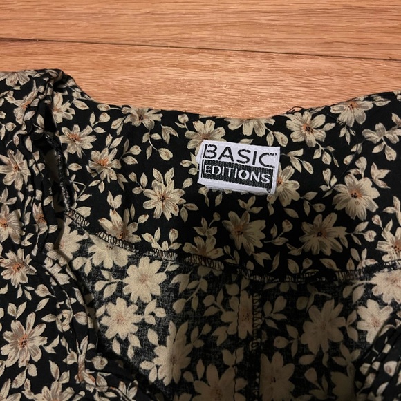 Basic Editions Black floral romper - Picture 7 of 7